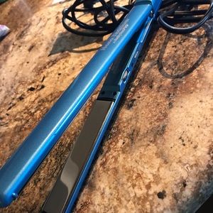 BabylissPro Nano titanium ultra thin flat iron